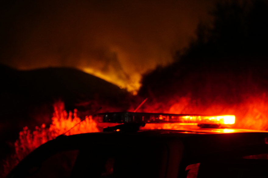 Νύχτα αγωνίας στην Κέρκυρα - Υπό εκκένωση 15 οικισμοί στη βορειοανατολική πλευρά - Εγκαταλείπουν δια θαλάσσης