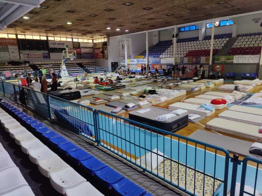 Ρόδος: Άδειασαν οι χώροι που φιλοξενούσαν κατοίκους και τουρίστες - Μεταφέρθηκαν σε ξενοδοχεία