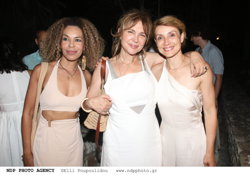 Ευδοκία Ρουμελιώτη: Σπάνια εμφάνιση με τον σύζυγό της και τους δύο γιους του