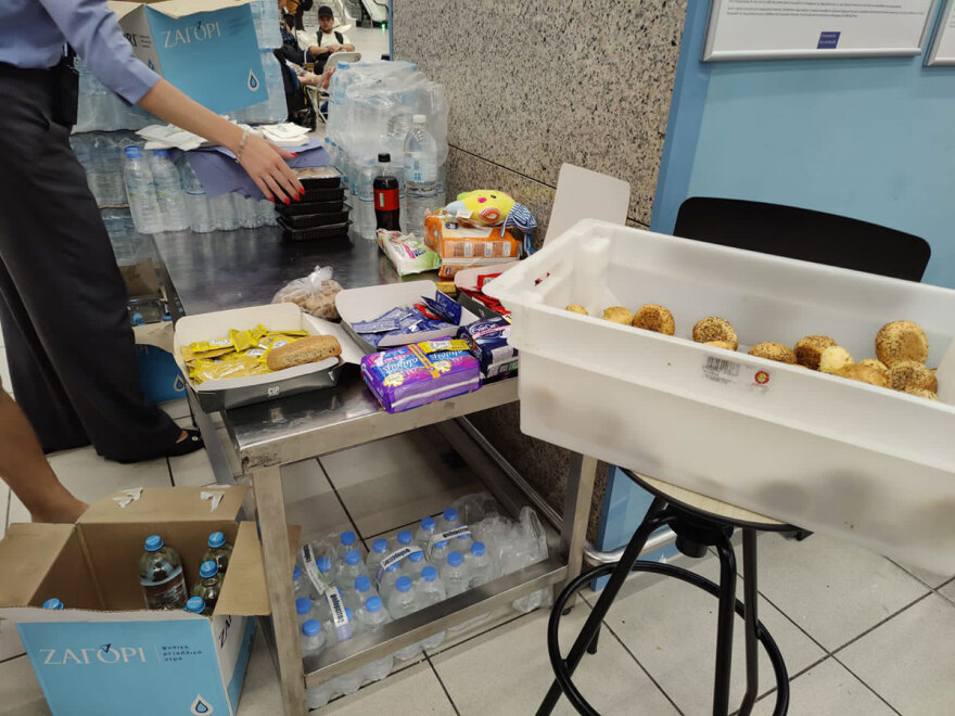 Φωτιά στη Ρόδο: Η μεγάλη επιχείρηση στήριξης των πυρόπληκτων - Ομαλοποιείται η κατάσταση στο αεροδρόμιο