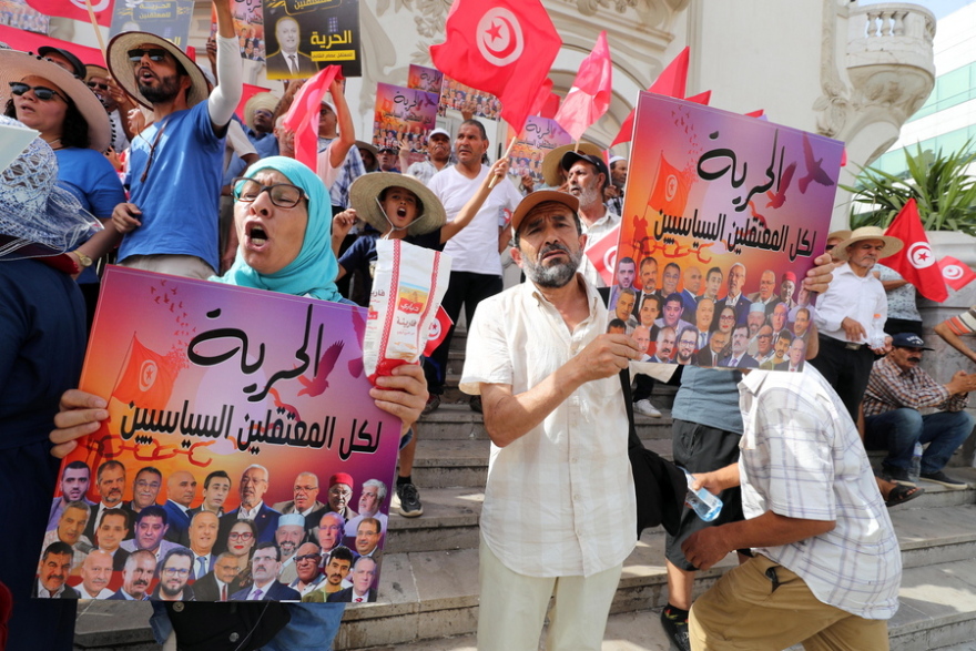 Τυνησία: Εντείνεται η δυσαρέσκεια για τον πρόεδρο Σάγιεντ - Διαδηλώσεις στην Τύνιδα