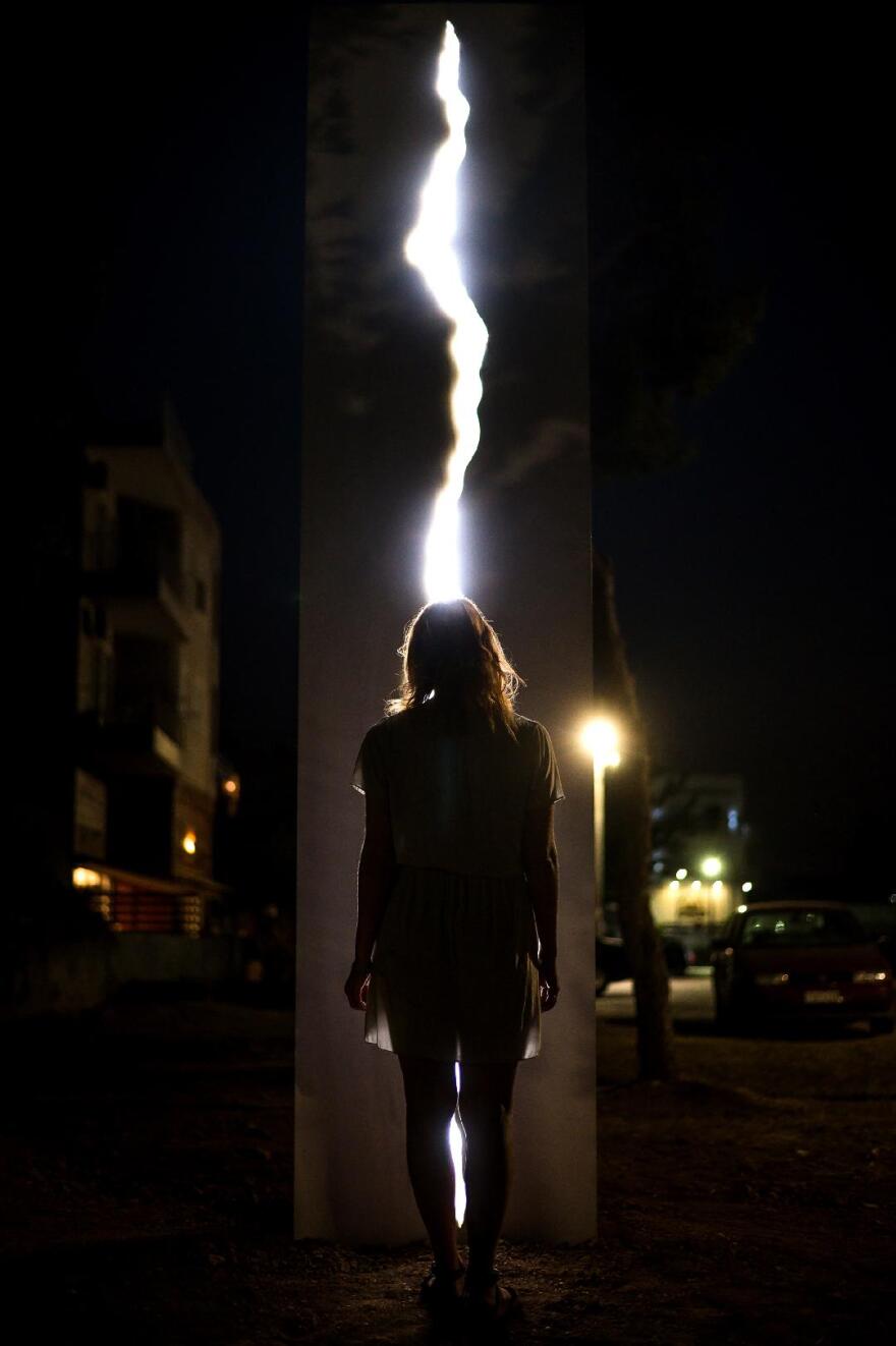 Ελευσίνα Πολιτιστική Πρωτεύουσα της Ευρώπης: Ένα γλυπτό που αλληλεπιδρά με το κοινό στον κήπο του ΟΣΕ