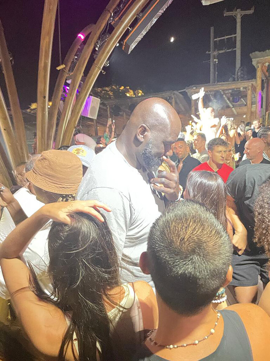 Σακίλ Ο' Νιλ: Ξεσήκωσε τη Μύκονο σε ρόλο dj  - «This is Sparta» φώναζε πάνω από την κονσόλα