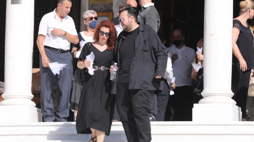 Τζίνα Ντρούλις: Θλίψη στην κηδεία της δημοσιογράφου - Δείτε φωτογραφίες