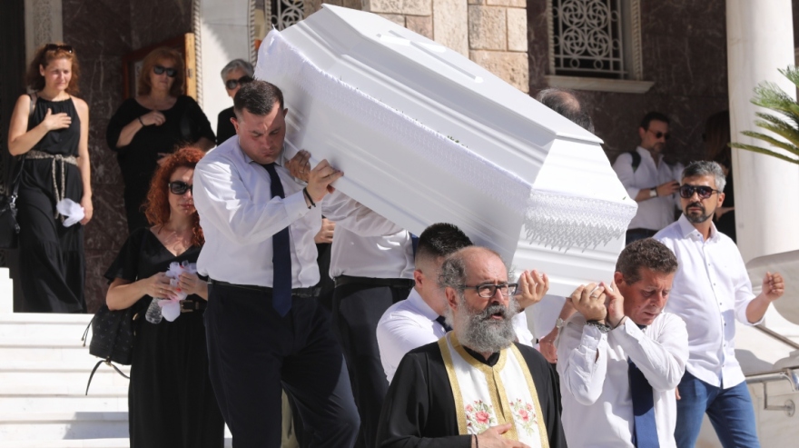 Τζίνα Ντρούλις: Θλίψη στην κηδεία της δημοσιογράφου - Δείτε φωτογραφίες