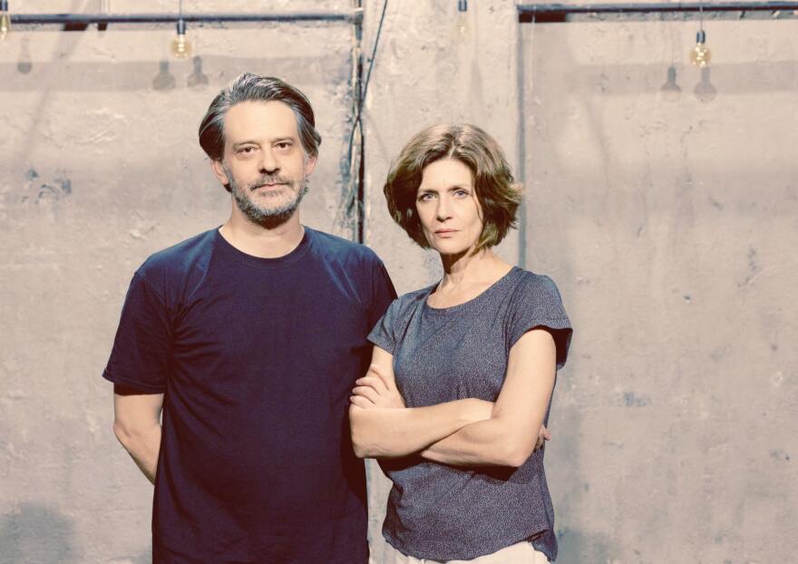 Το προξενιό της Ιουλίας: Η υπόθεση της σειράς και οι φωτογραφίες από τα γυρίσματα