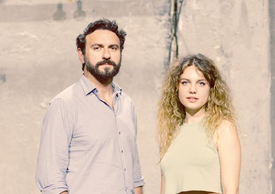 Το προξενιό της Ιουλίας: Η υπόθεση της σειράς και οι φωτογραφίες από τα γυρίσματα