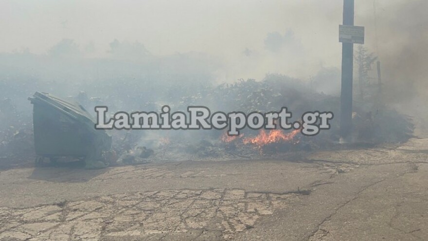 Λαμία: Φωτιά μέσα στην πόλη - Δείτε βίντεο από φλεγόμενη αποθήκη στον Αφανό