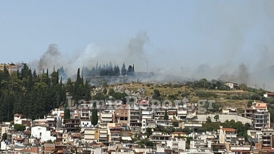Λαμία: Φωτιά μέσα στην πόλη - Δείτε βίντεο από φλεγόμενη αποθήκη στον Αφανό