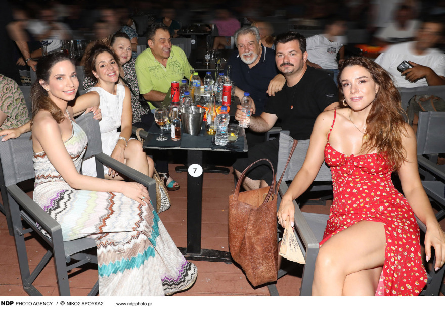 Κατερίνα Γερονικολού: Παρακολούθησε τον Γιάννη Τσιμιτσέλη στο θέατρο