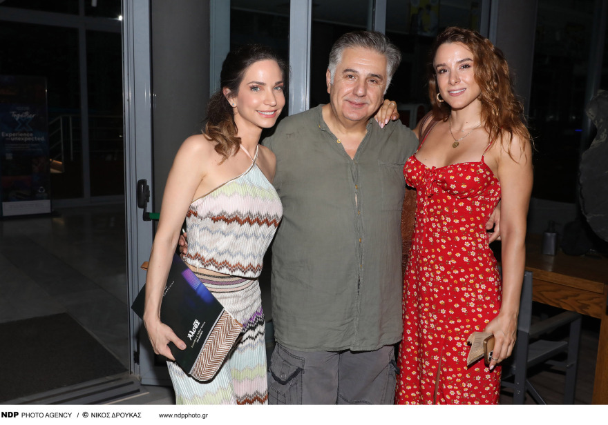 Κατερίνα Γερονικολού: Παρακολούθησε τον Γιάννη Τσιμιτσέλη στο θέατρο