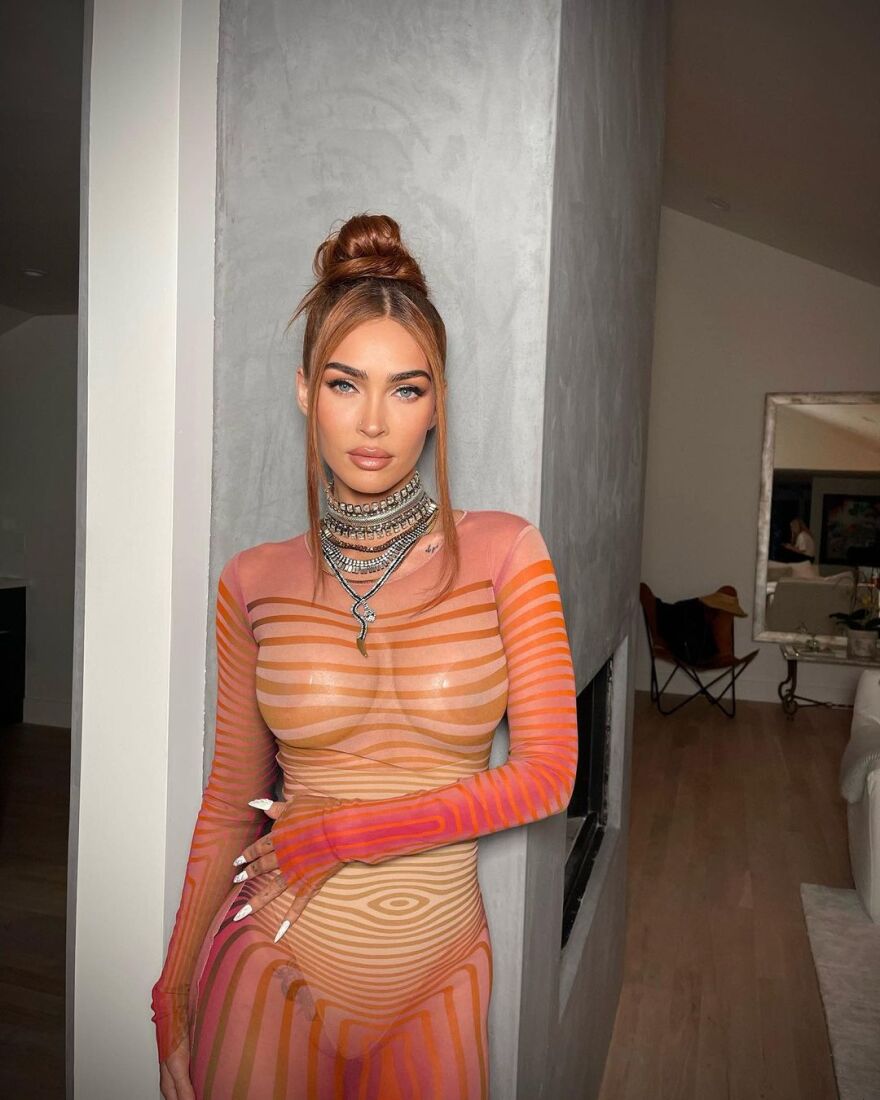 Μέγκαν Φοξ: Ποζάρει εκεί που «σκάει» το κύμα - Δείτε φωτογραφίες