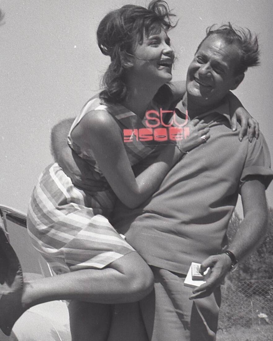 Καρέζη-Κωνσταντάρας: Οι αδημοσίευτες φωτογραφίες τους από τον φακό του Κλεισθένη Δασκαλάκου