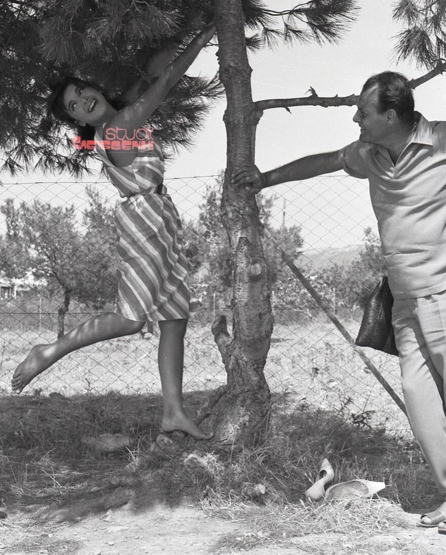 Καρέζη-Κωνσταντάρας: Οι αδημοσίευτες φωτογραφίες τους από τον φακό του Κλεισθένη Δασκαλάκου