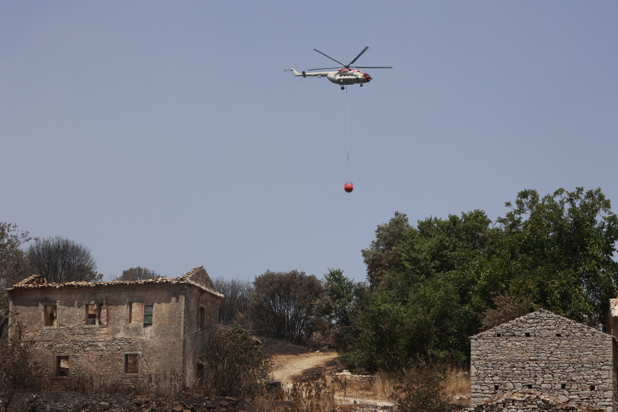 Φωτιές: Κρίσιμα τα πύρινα μέτωπα σε Βατί Ρόδου και Κασσιόπη Κέρκυρας - Οι πυρκαγιές σε ολόκληρη τη χώρα