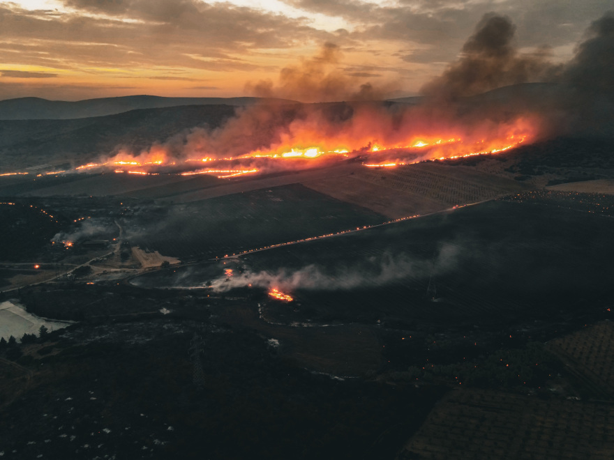 Φωτιά στη Μαγνησία: Drone κατέγραψε το εφιαλτικό σκηνικό με τις φωτιές γύρω από τη ΒΙΠΕ Βόλου