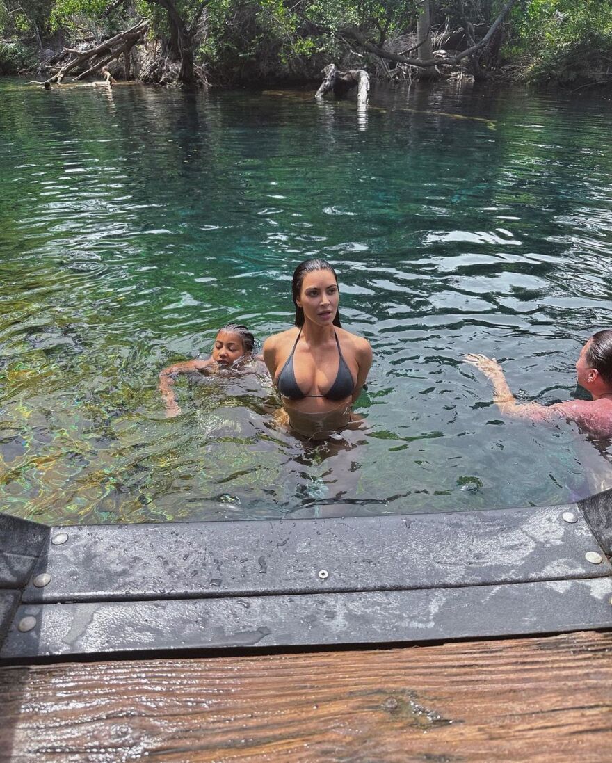 Κιμ Καρντάσιαν: Κάνει βουτιές στο ποτάμι - Δείτε φωτογραφίες