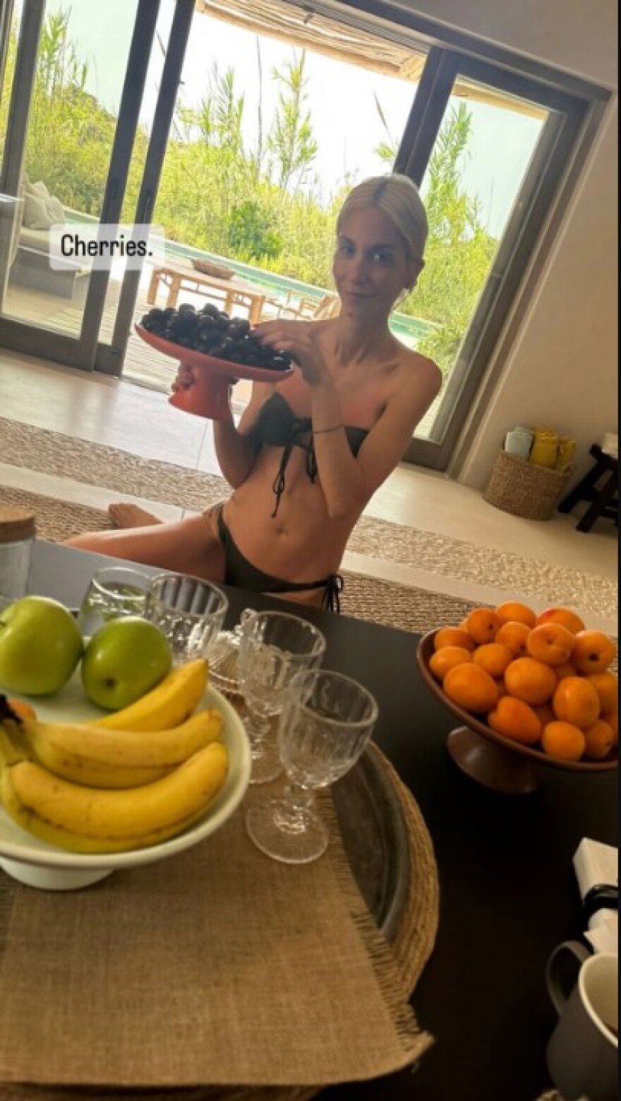 Άννα Βίσση: Στην Αντίπαρο μαζί με τη Σοφία Καρβέλα και τα εγγόνια της