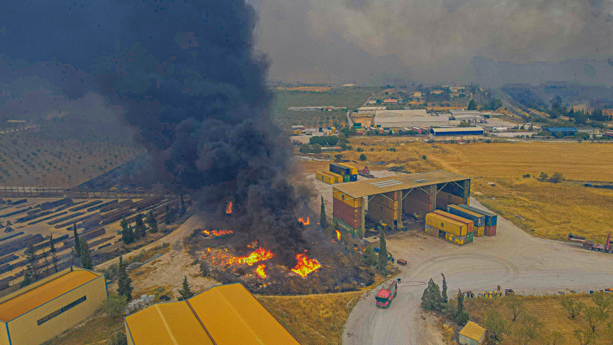 Φωτιά στη Μαγνησία: Drone κατέγραψε το εφιαλτικό σκηνικό με τις φωτιές γύρω από τη ΒΙΠΕ Βόλου