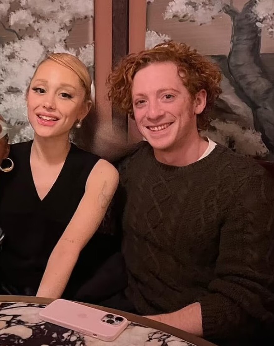 Αριάνα Γκράντε: Η πρώην σύζυγος του νέου συντρόφου της «αισθάνεται προδομένη και συντετριμμένη»