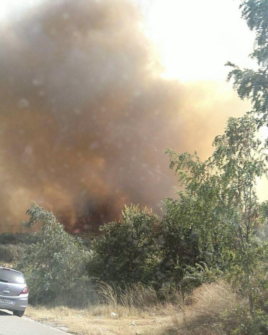 Λαμία: Καίγονται σπίτια - Μήνυμα του «112» για εκκένωση προς Στυλίδα