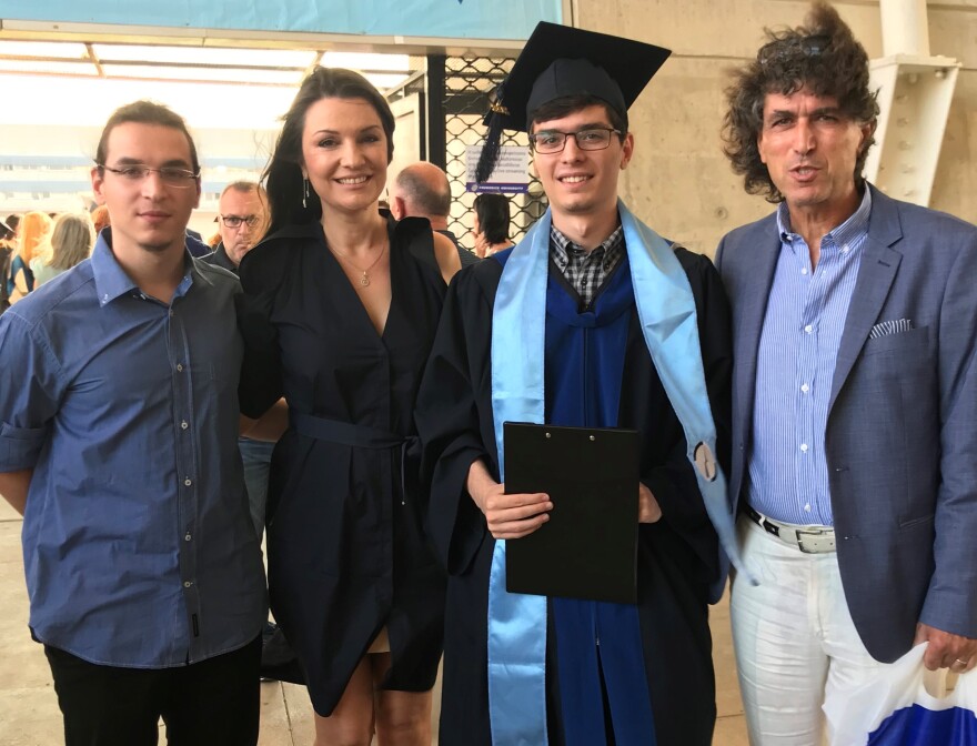 Γονείς μιλούν για τις σπουδές των παιδιών τους στην Κύπρο 