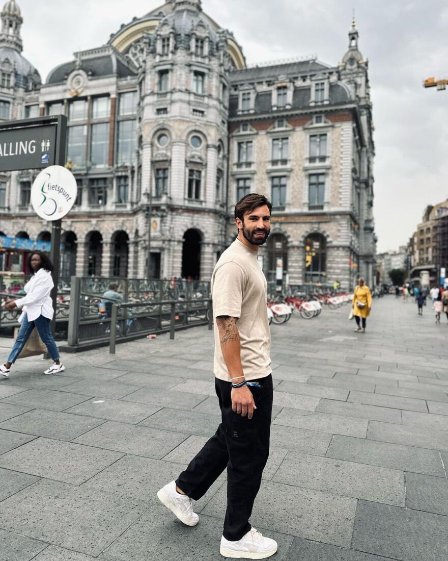 Ηλίας Γκότσης: «Η πρώτη μου ερωτική εμπειρία ήταν στα 17,5»