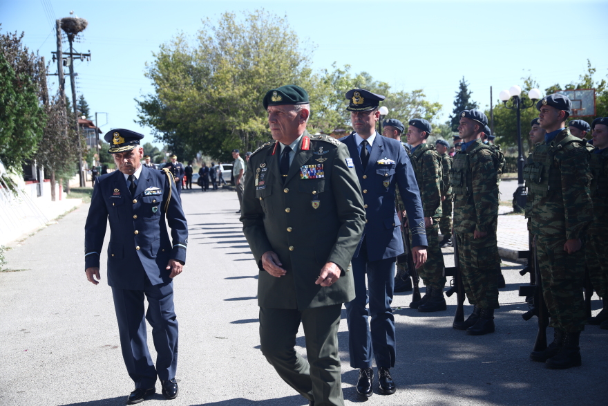 Το τελευταίο αντίο στον ήρωα Περικλή Στεφανίδη που σκοτώθηκε στην πτώση του Canadair - Παρών ο πρωθυπουργός