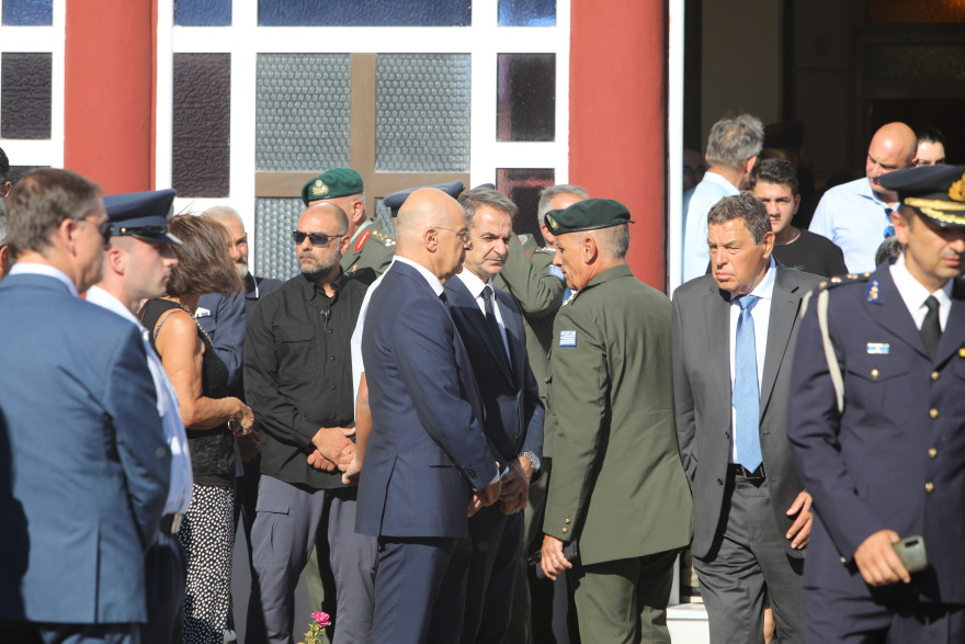 Το τελευταίο αντίο στον ήρωα Περικλή Στεφανίδη που σκοτώθηκε στην πτώση του Canadair - Παρών ο πρωθυπουργός