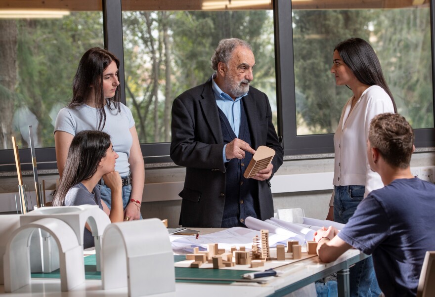 Γονείς μιλούν για τις σπουδές των παιδιών τους στην Κύπρο 