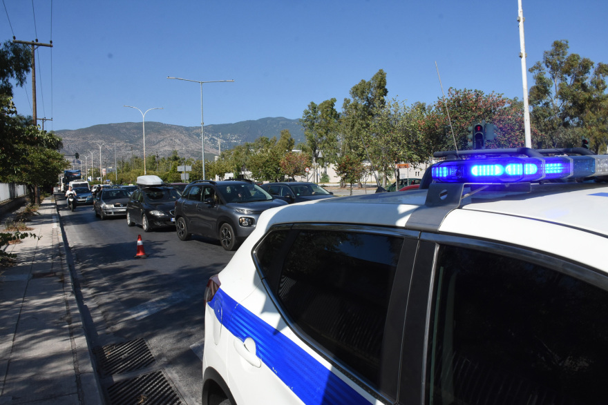 Φωτιά στη Μαγνησία: Εκκενώνεται από τη θάλασσα η Αγχίαλος - Φεύγουν με τα μωρά αγκαλιά