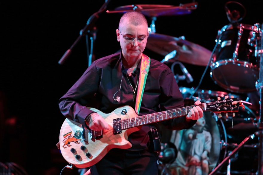 Σινέντ Ο' Κόνορ: Όταν είχε τραγουδήσει στην Αθήνα το 2009 - Δείτε βίντεο και φωτογραφίες