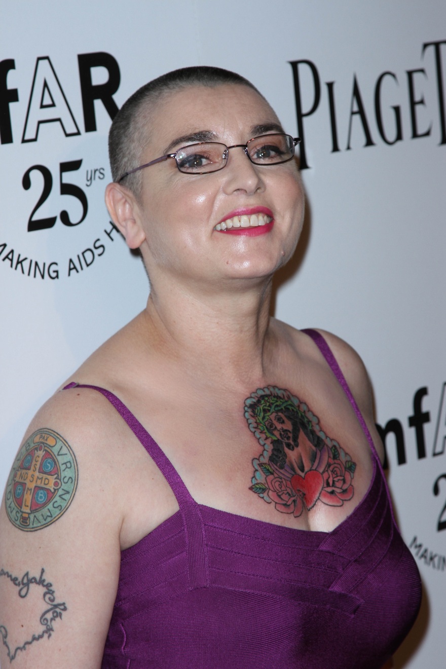 Η ιστορία πίσω από το ξυρισμένο κεφάλι της Σινέντ Ο’ Κόνορ: «Δεν ήθελα να είμαι όμορφη, δεν ήθελα να με βιάσουν»