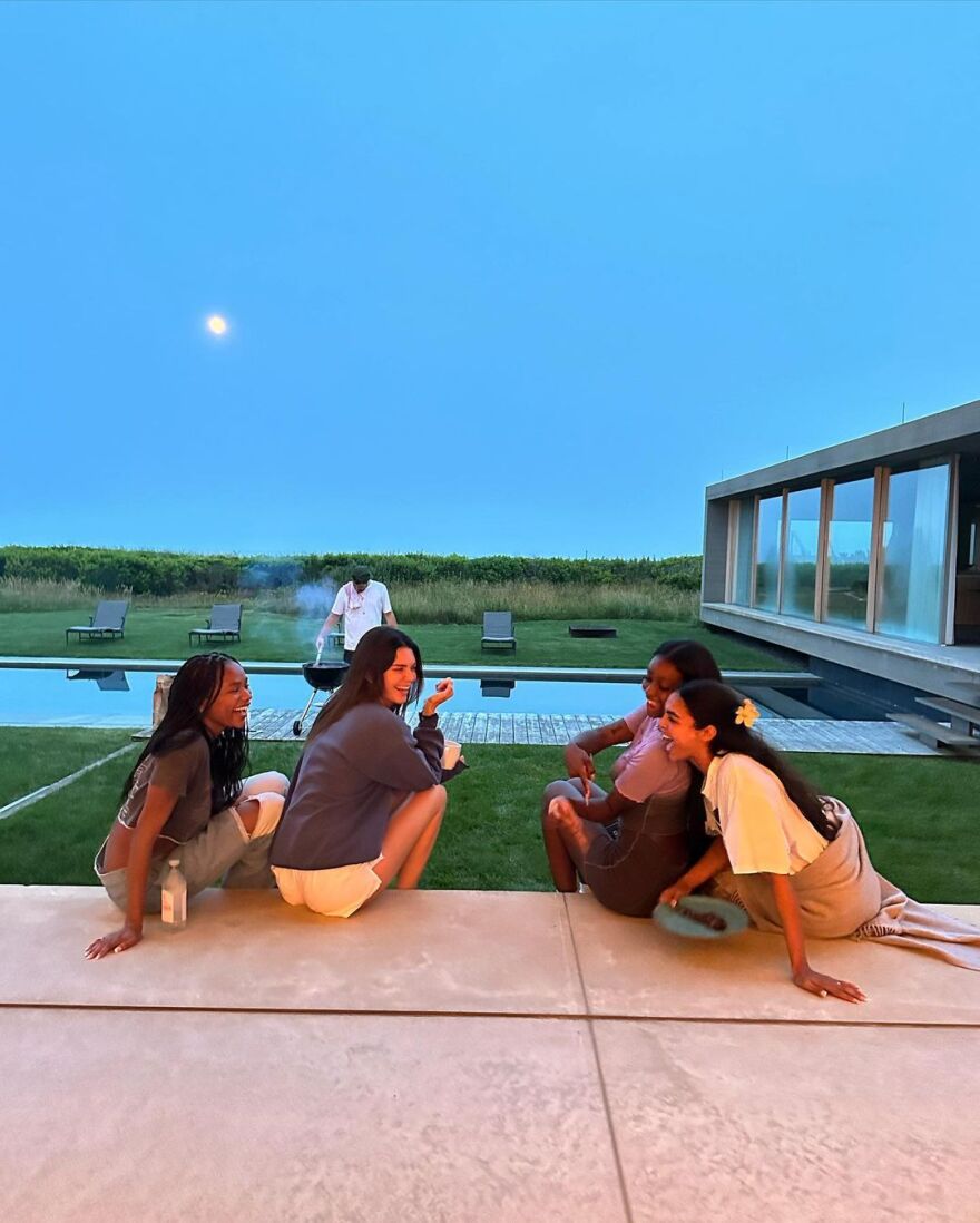 Κένταλ Τζένερ: Κάνει διακοπές σε λίμνη του νότιου Όρεγκον 