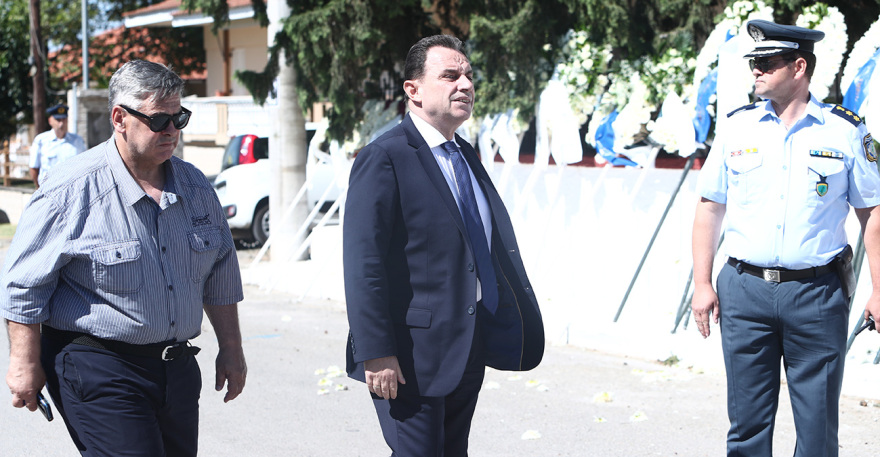 Το τελευταίο αντίο στον ήρωα Περικλή Στεφανίδη που σκοτώθηκε στην πτώση του Canadair - Παρών ο πρωθυπουργός