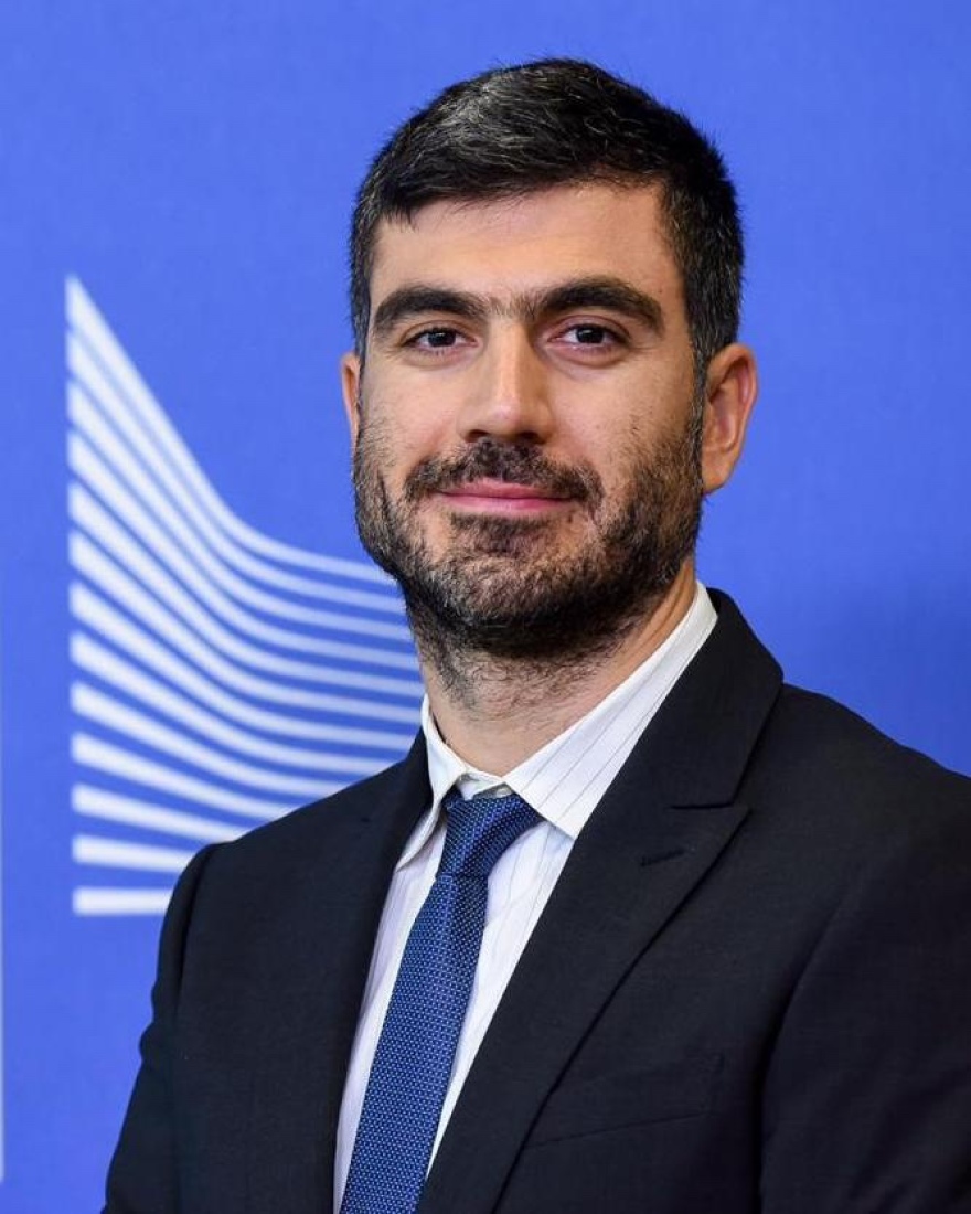 Θανάσης Γλαβίνας: Ποιος είναι ο νέος εκπρόσωπος Τύπου του ΠΑΣΟΚ