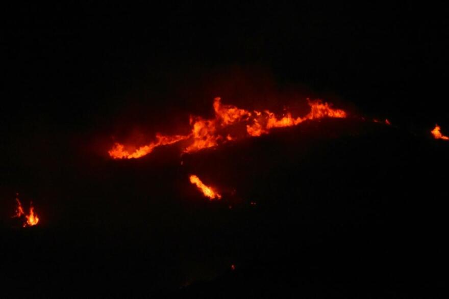 Φωτιές: Δύο νεκροί στη Μαγνησία - Μάχη με τις αναζωπυρώσεις σε Ρόδο, Φθιώτιδα, Κάρυστο