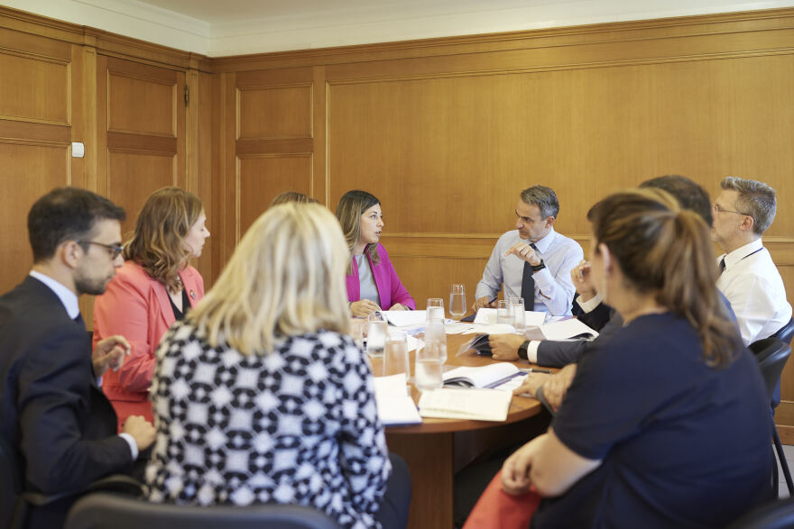 Ο Μητσοτάκης στο υπουργείο Οικογένειας: Για μας δεν υπάρχουν αόρατοι συμπολίτες μας