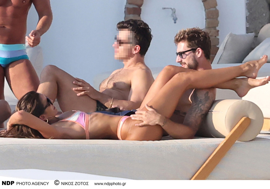 Ιζαμπέλ Γκουλάρτ: Πιο σέξι από ποτέ, «επιτίθεται» ερωτικά στον Κέβιν Τραπ στη Μύκονο - Δείτε φωτογραφίες