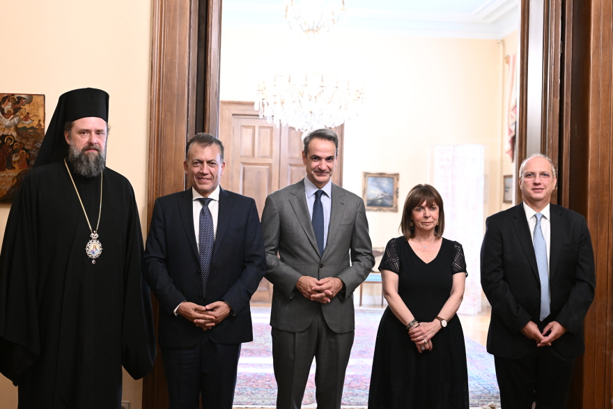 Ορκίστηκαν οι Οικονόμου και Βρούτσης στο Προεδρικό Μέγαρο