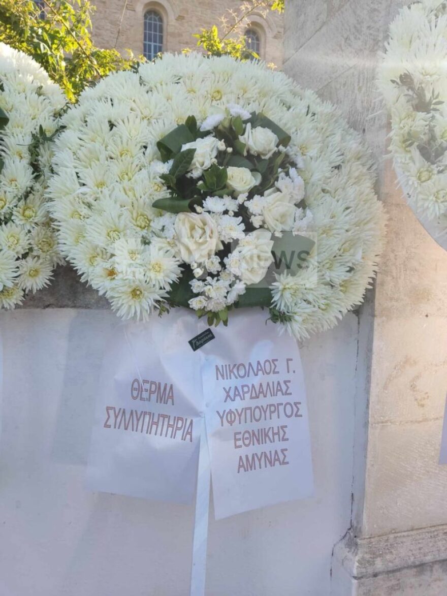 Πτώση Canadair: Το τελευταίο «αντίο» στον Χρήστο Μουλά - Τυλιγμένο με την ελληνική σημαία το φέρετρο (βίντεο και φωτογραφίες)