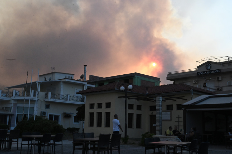 Νέες εικόνες καταστροφής από την έκρηξη στην αποθήκη πυρομαχικών στη Νέα Αγχίαλο