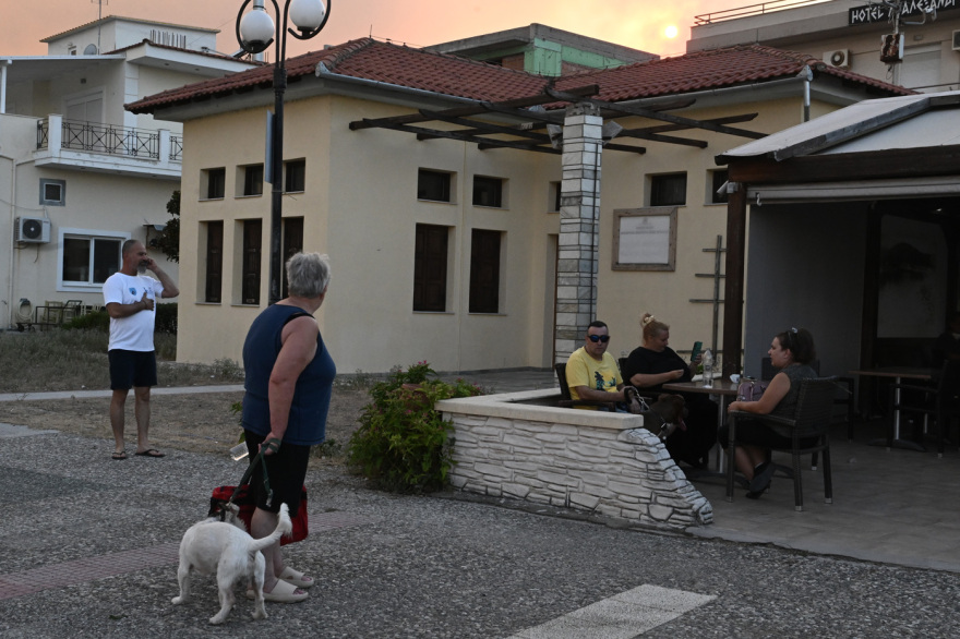 Νέες εικόνες καταστροφής από την έκρηξη στην αποθήκη πυρομαχικών στη Νέα Αγχίαλο