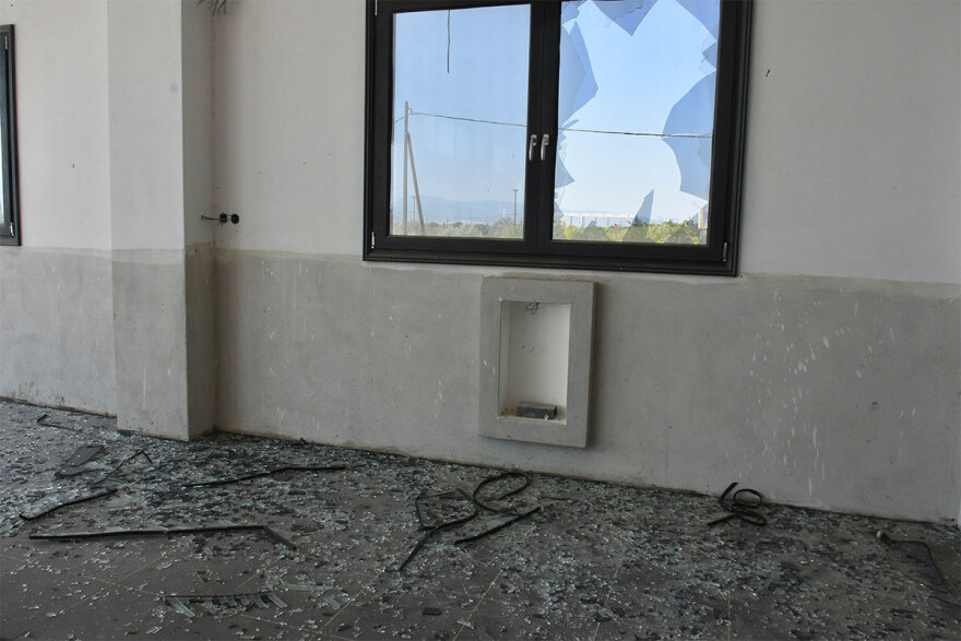 Νέες εικόνες καταστροφής από την έκρηξη στην αποθήκη πυρομαχικών στη Νέα Αγχίαλο