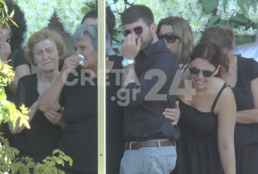 Πτώση Canadair: Το τελευταίο «αντίο» στον Χρήστο Μουλά - Τυλιγμένο με την ελληνική σημαία το φέρετρο (βίντεο και φωτογραφίες)