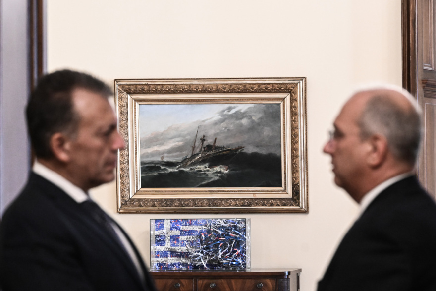 Ορκίστηκαν οι Οικονόμου και Βρούτσης στο Προεδρικό Μέγαρο