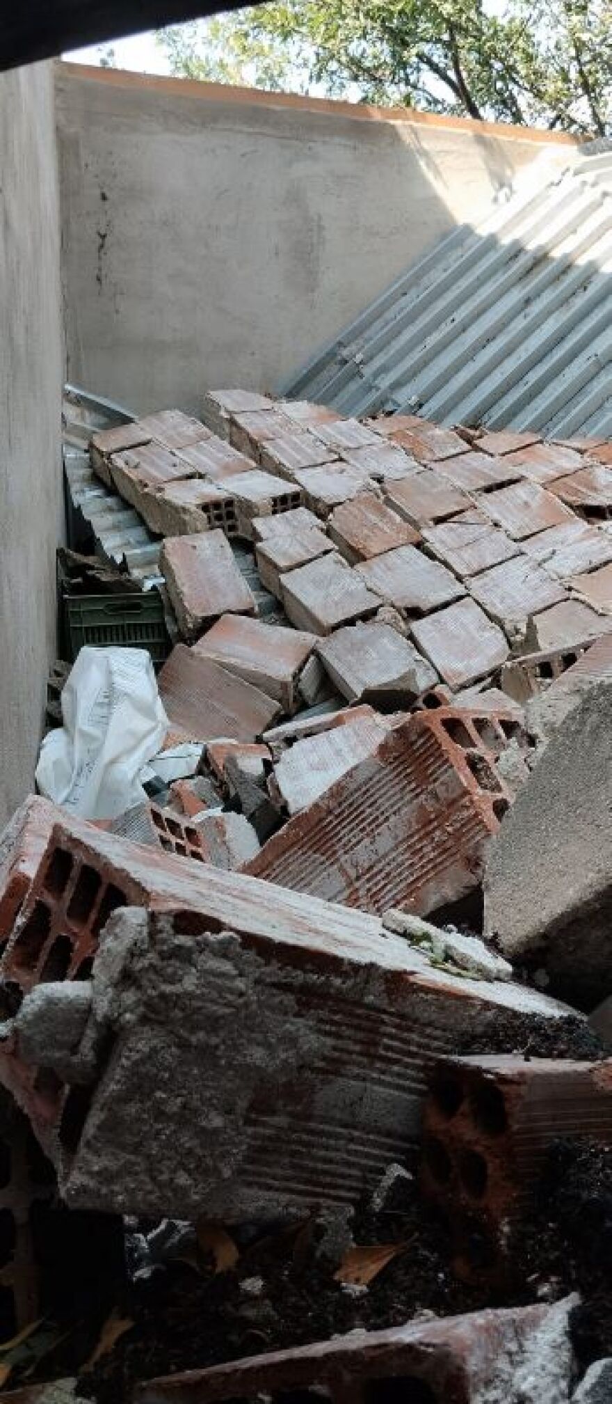 Ξάνθη: Κλιμάκιο του ΕΛΓΑ στην περιοχή για την καταγραφή των ζημιών από ανεμοστρόβιλο - Δείτε φωτογραφίες
