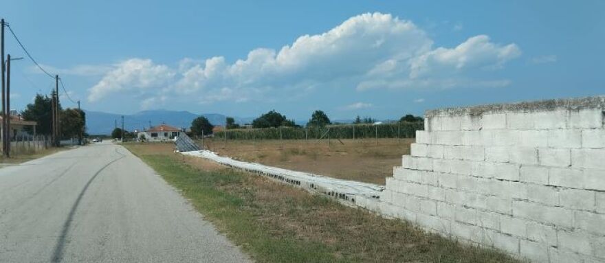 Ξάνθη: Κλιμάκιο του ΕΛΓΑ στην περιοχή για την καταγραφή των ζημιών από ανεμοστρόβιλο - Δείτε φωτογραφίες