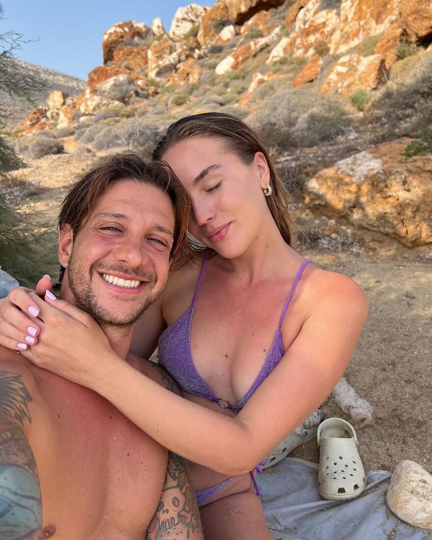 Ηλίας Μπόγδανος – Αλεξάνδρα Εξαρχοπούλου: Απολαμβάνουν τις διακοπές τους στα ελληνικά νησιά