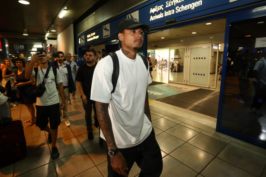  Ολυμπιακός: Έφτασε στην Αθήνα ο Κένεντι 